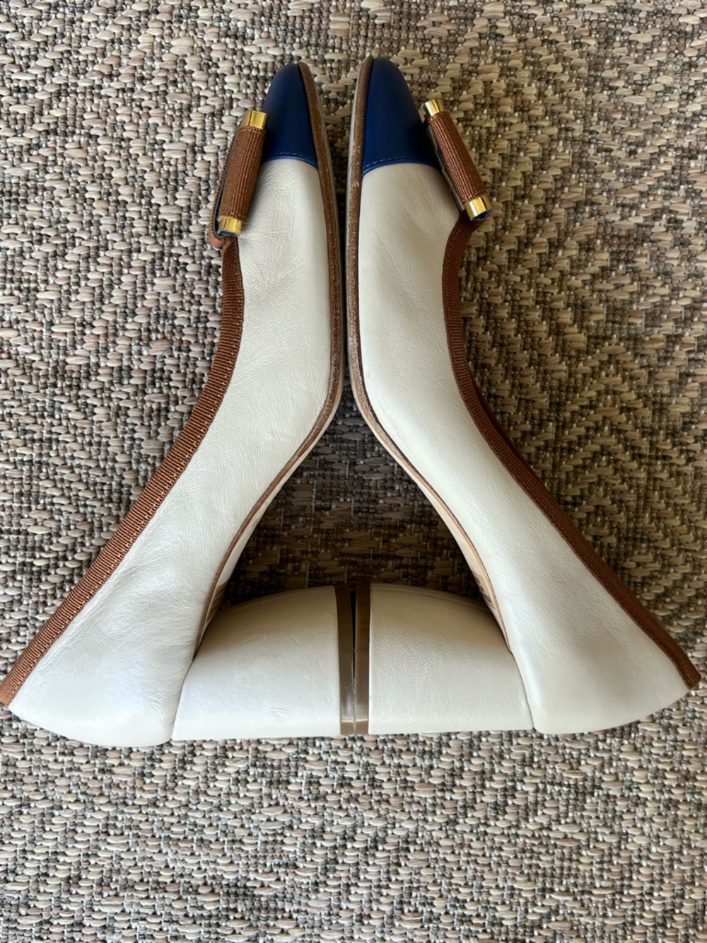 Ferca 81 Bow Pump Heels Tan Camel Navy Gold Womens Size 8 Round Almond Toe - Picture 4 of 10